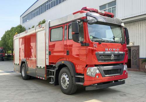 重汽豪沃8噸泡沫消防車(chē)